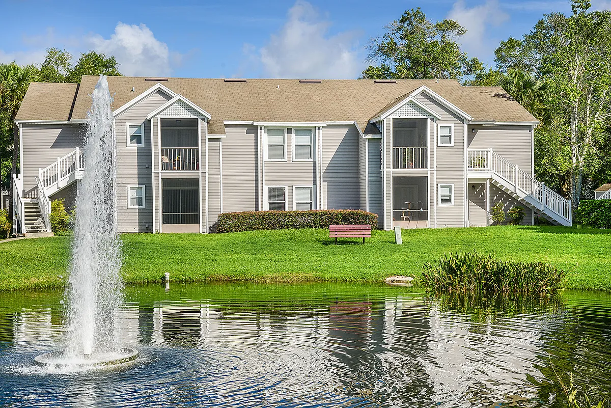 Building Photo - Colonial Pointe Apartments