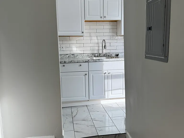 126 S 5th St #4 — Photo 8