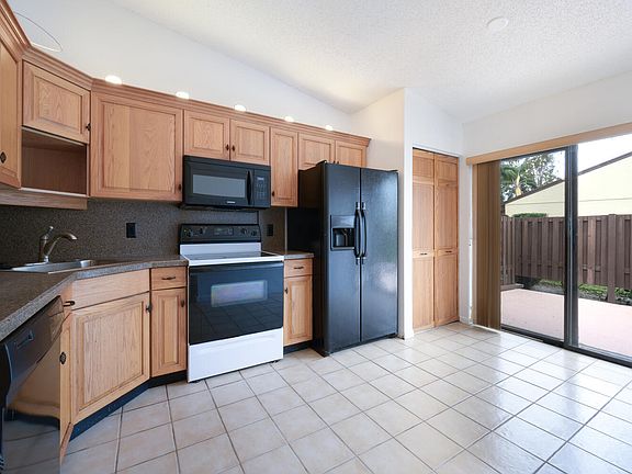 5th image of 1019 Green Pine Boulevard #A