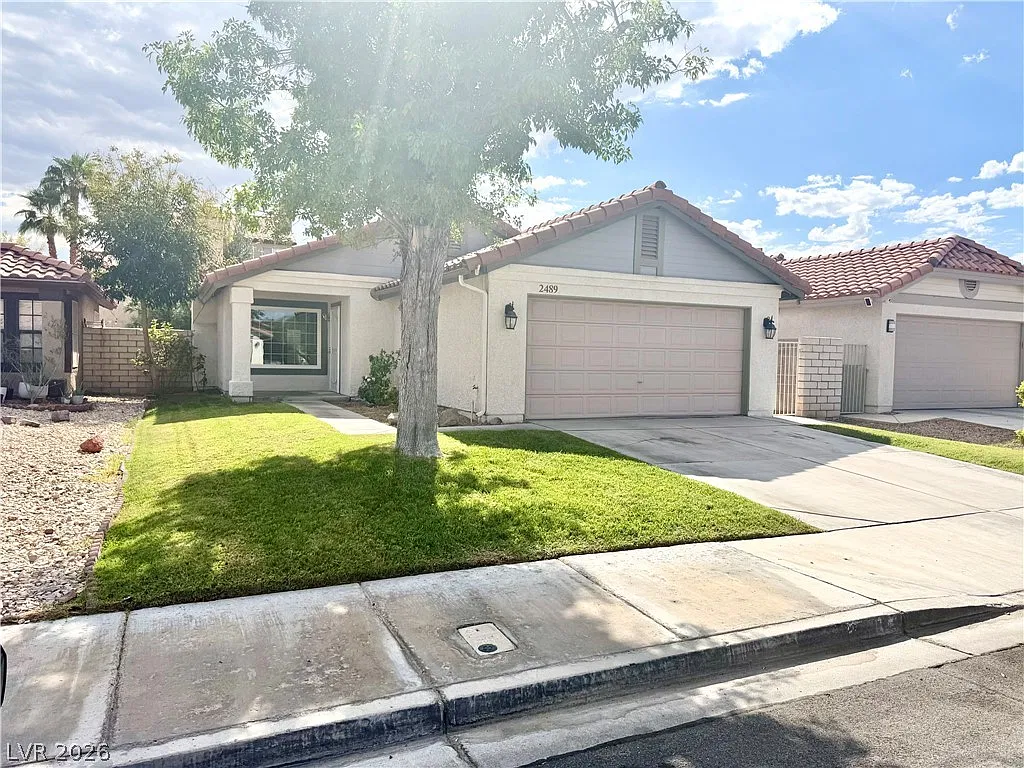 3 bed, 2.0 bath, 1368 sqft, $2,400 — Photo 3