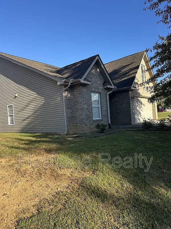 3 bed, 2.0 bath, 1600 sqft, $2,150 — Photo 2