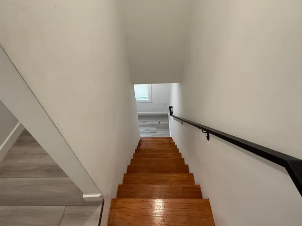 61 Chapel St #3, Lowell, MA 01852