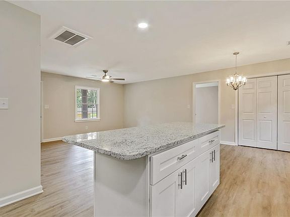 4th image of 4543 Clare Ln