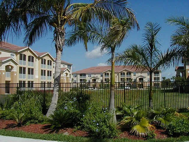 The Lakes At College Pointe