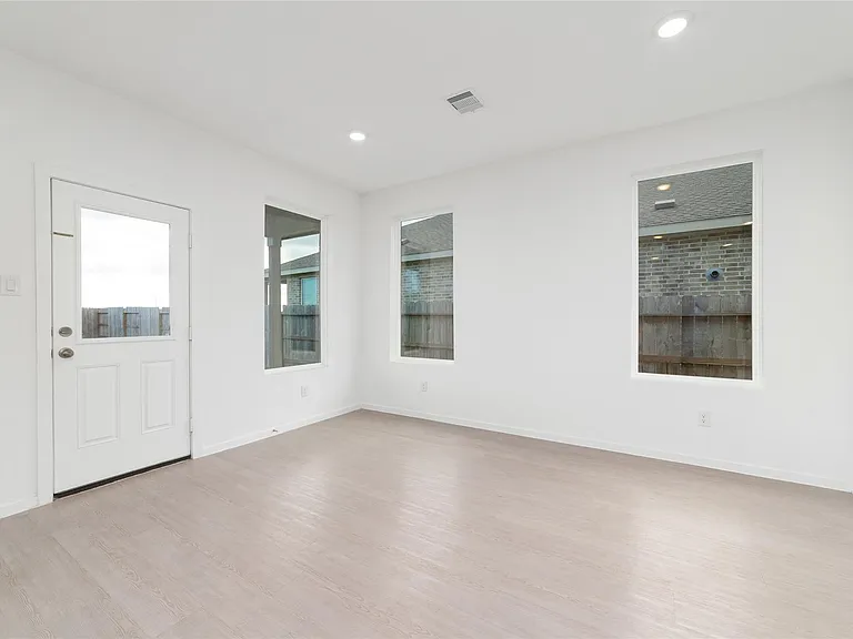 830 Heaven Dr — Photo 13