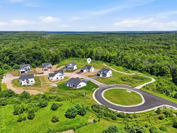 8 Robin Way #7, Chester, NH 03036