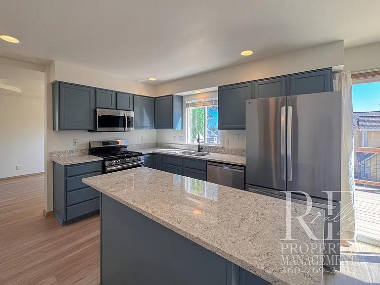 7250 Valley Wood Pl NE — Photo 8