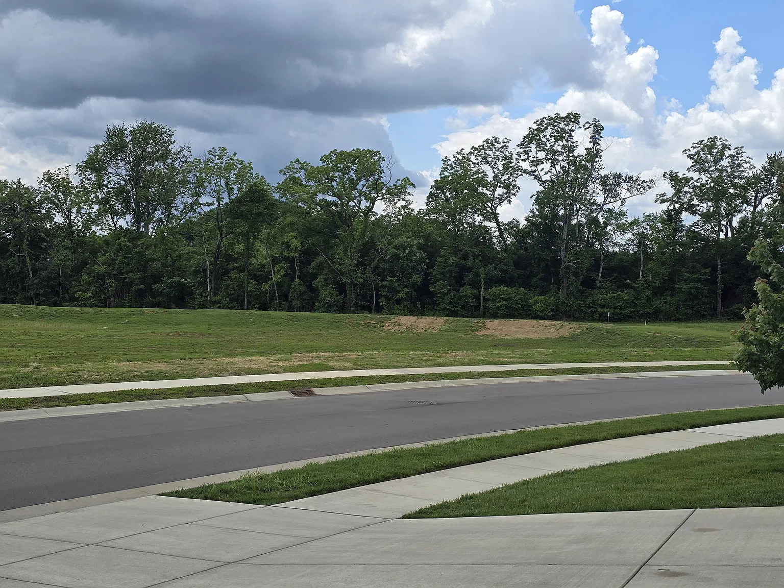 3 bed, 2149 sqft, $2,600 — Photo 2
