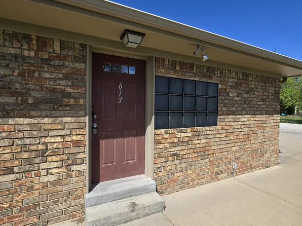 613 N Andover Rd, Andover, KS 67002