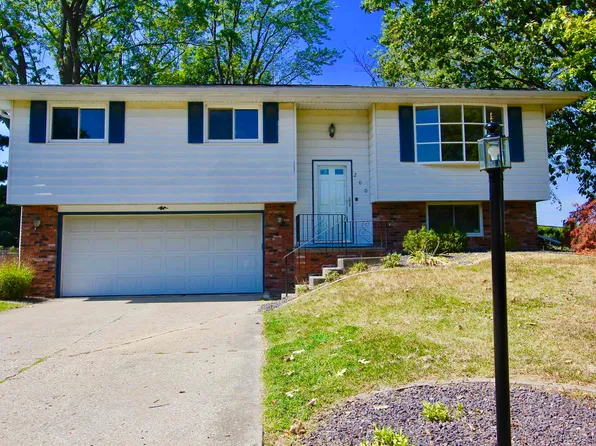 200 Supreme Ct, East Peoria, IL 61611