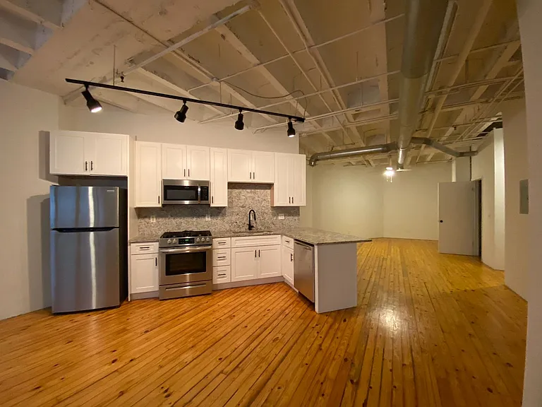 900 Peachtree Lofts — Photo 3