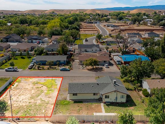 3rd image of Ronda Lee Rd