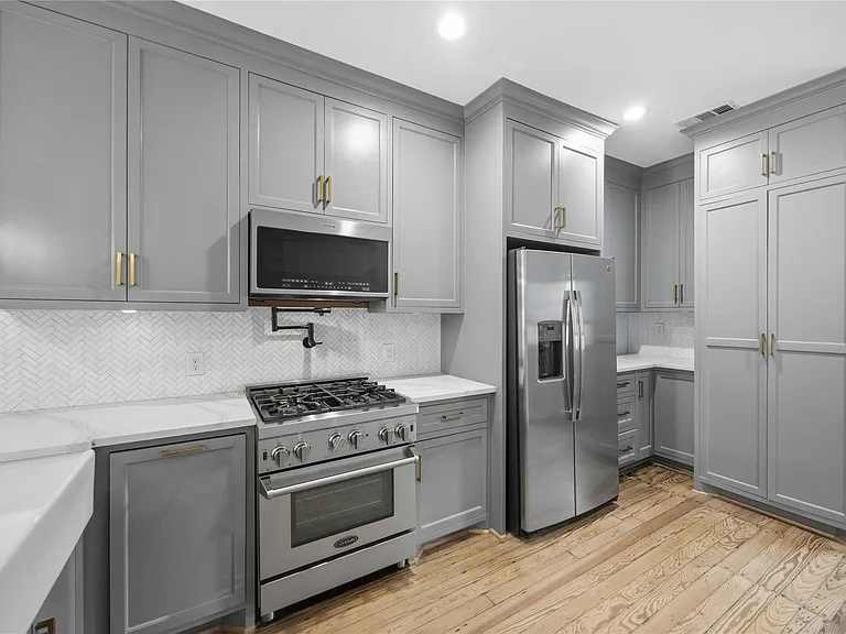 208 Archer St — Photo 12