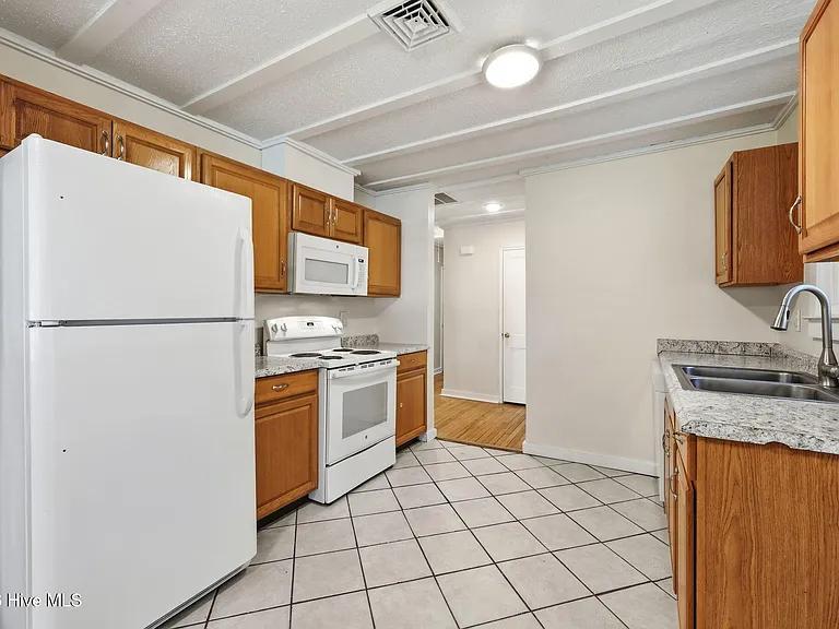 1101 Meadows St — Photo 12