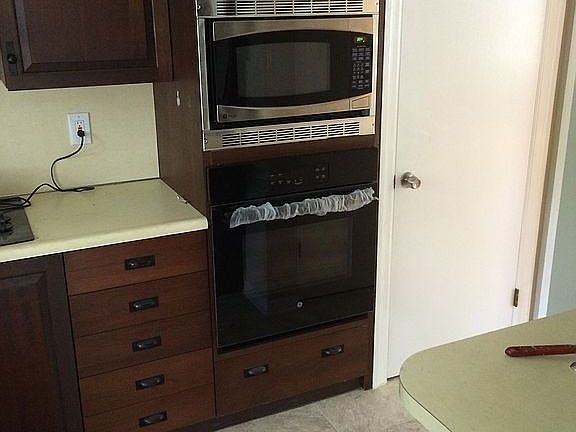 5th image of 29 Nannette Dr
