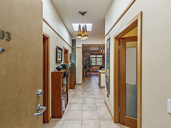 2nd image of 2205 Ashland St #203
