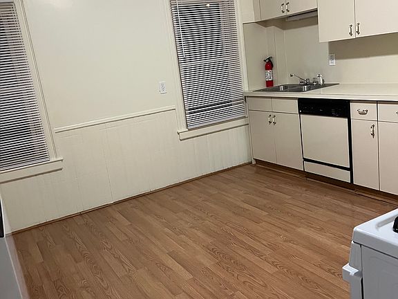 5th image of 173 Railroad St APT 1