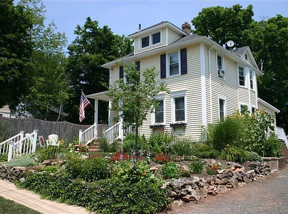 Great renovated colonial on quiet street-walk to town?