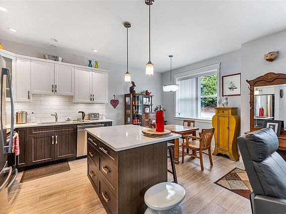 2nd image of 2876 Sherman Rd