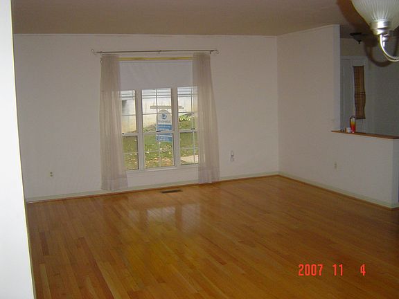 Living roon (vacant)