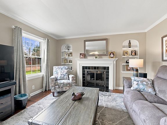 5th image of 410 33rd St NW