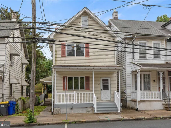 48 E High St, Womelsdorf, PA 19567