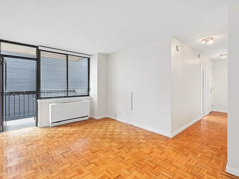 403 E 62nd St #5C — Photo 7