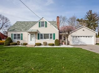 24 Campbell Dr, Agawam, MA 01001