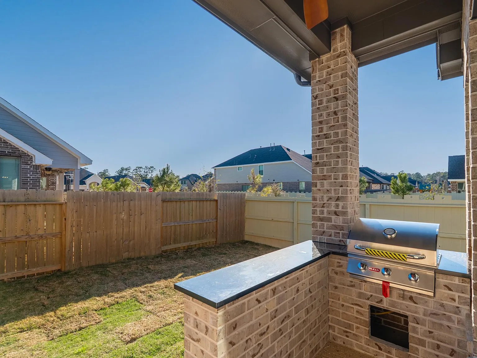 3 bed, 2.0 bath, 1683 sqft, $2,650 — Photo 2