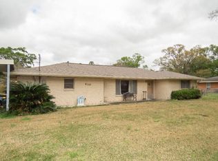 910 Country Club Rd, Lake charles, LA 70605