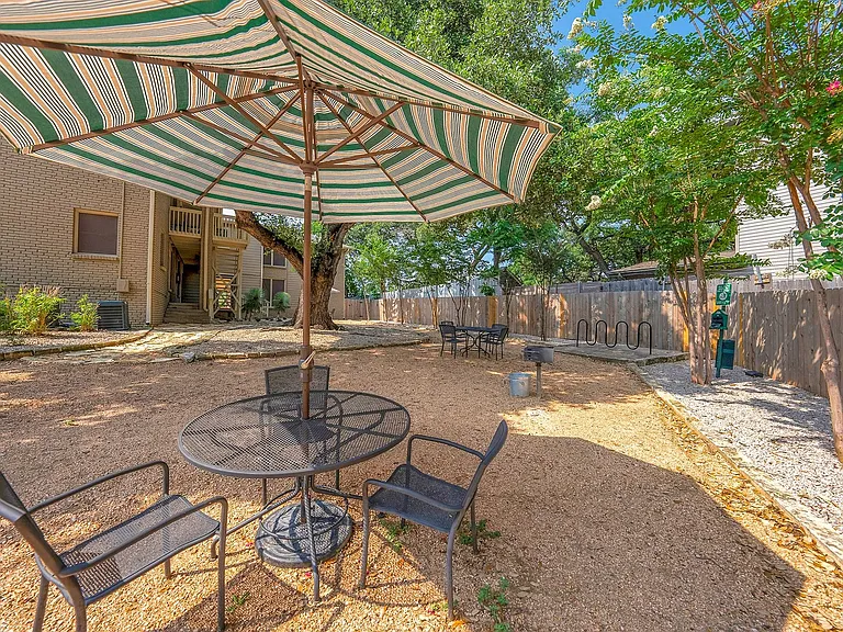 Bouldin Creek — Photo 21