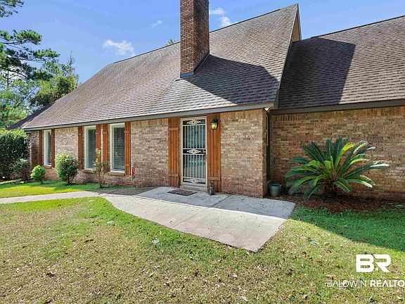 3rd image of 106 River Oaks Cir