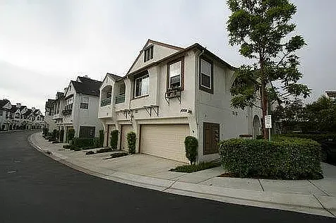 2 bed, 2.5 bath, 1108 sqft, $3,299 — Photo 1