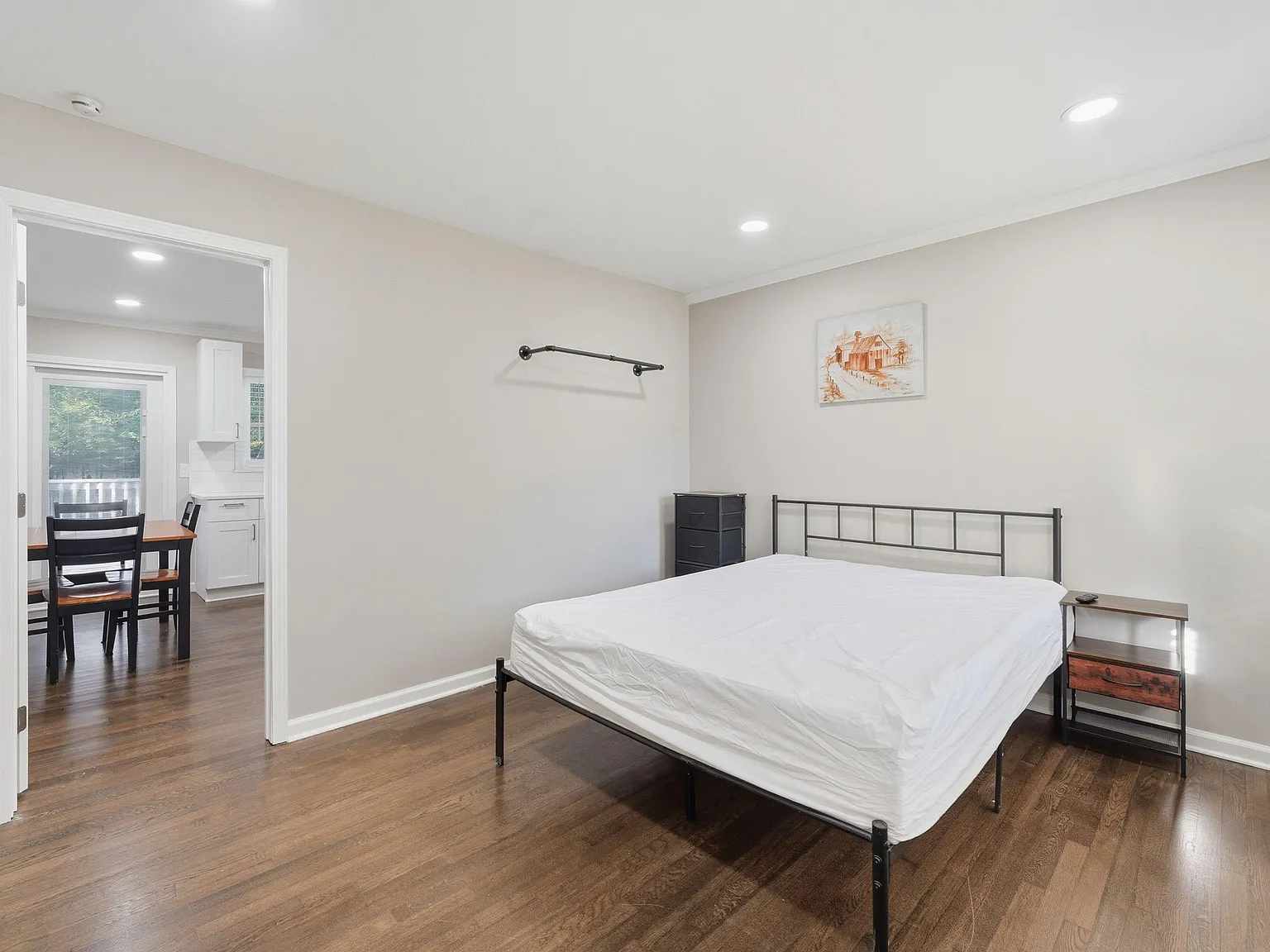 4 bed, 3.0 bath, 1723 sqft, $828 — Photo 2