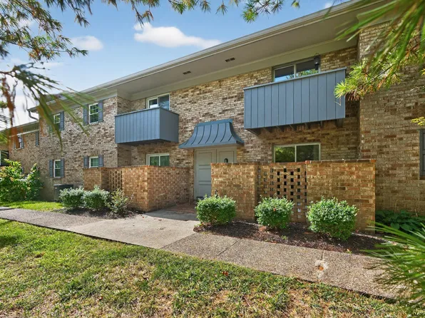 1068 Armstrong Mill Rd, Lexington, KY 40517