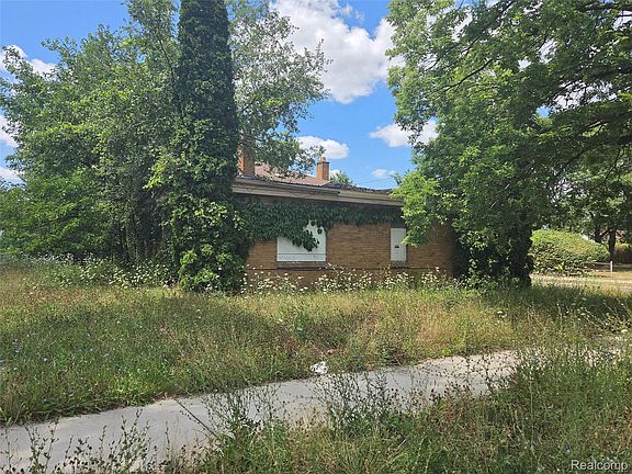 2nd image of 4017 Chatsworth St