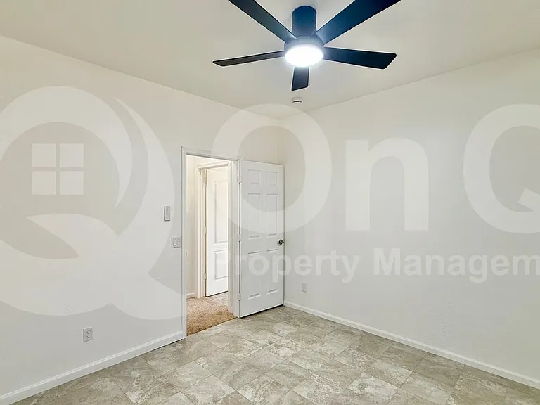 1613 S 174th Ln — Photo 17