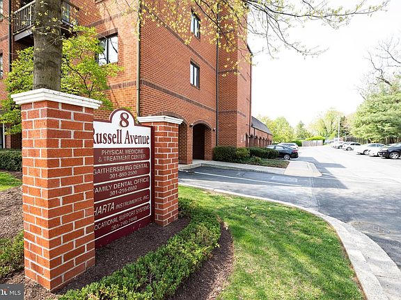 3rd image of 8 Russell Ave Unit 205