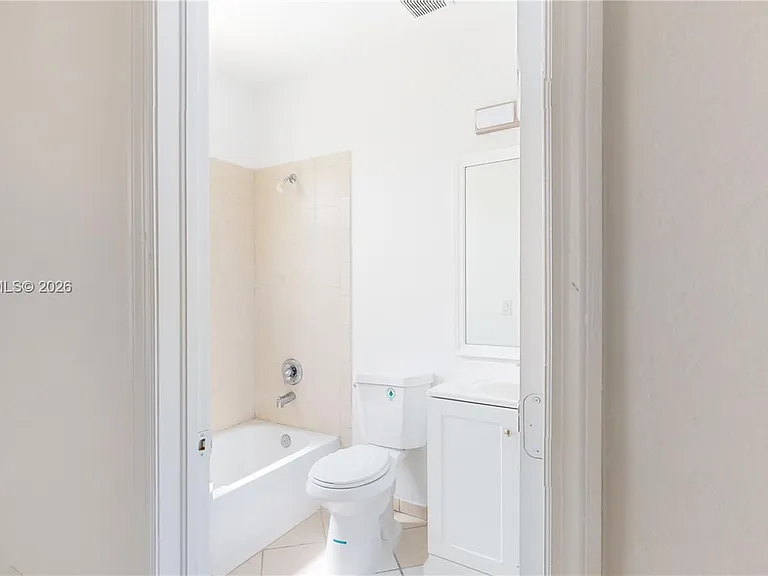 2929 SE 2nd St #7 — Photo 21