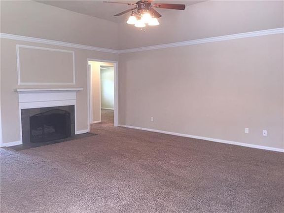 5th image of 744 Silverthorne Trl