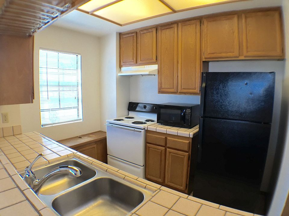 1st image of 3950 Louisiana St Unit 205
