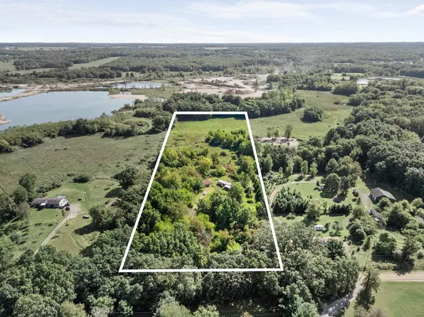 7221 Dobson Rd, Jonesville, MI 49250