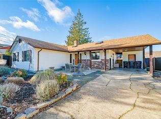 319 Meadow View Pl, Parksville, BC V9P 1W2