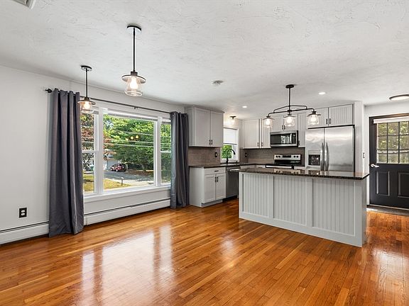 2nd image of 21 Simpson Ave