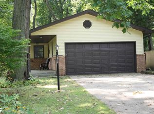 1916 Ribourde Dr, South Bend, IN 46628