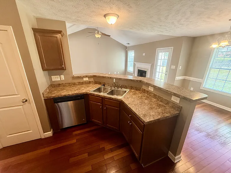 4926 Yorkchester Dr — Photo 7