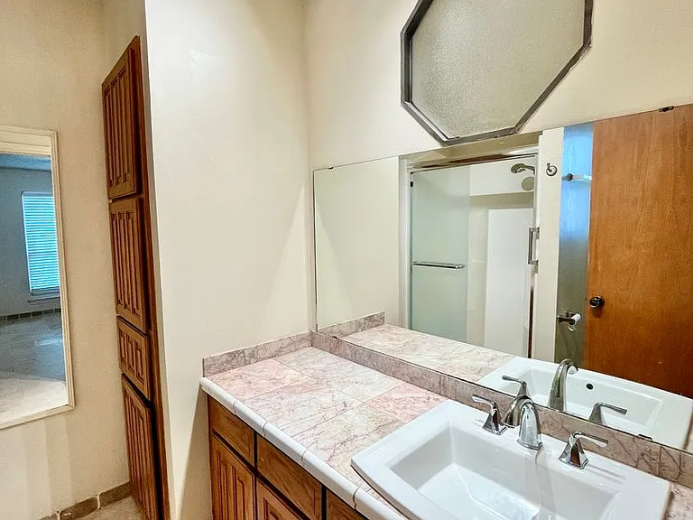 3904 Woodbury Ct — Photo 15