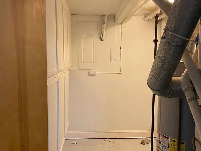 883 Roanoke Dr — Photo 12