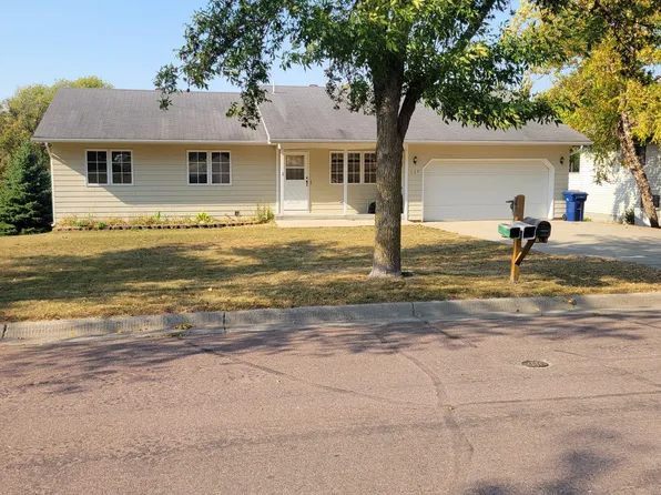 725 Sunset Dr, Fergus Falls, MN 56537