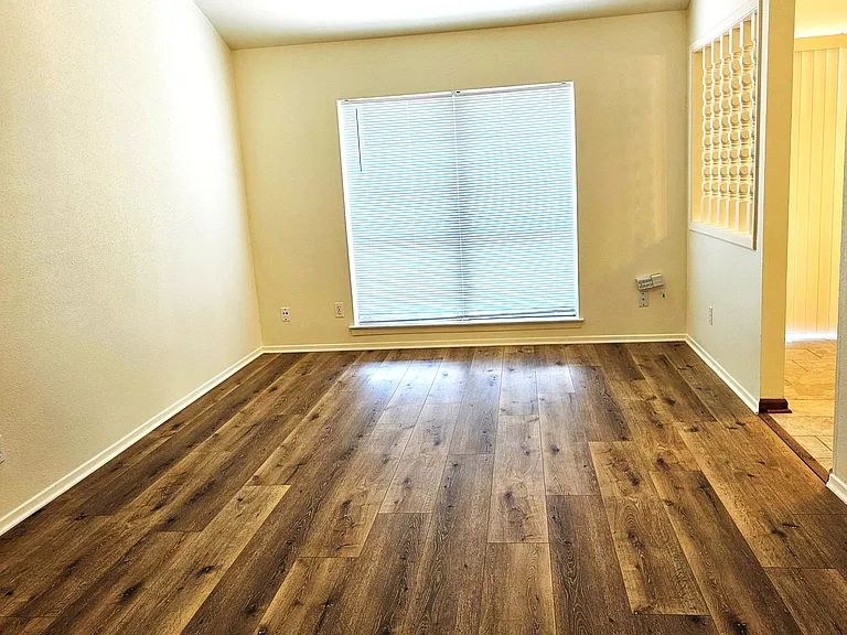 Livingroom, laminate flooring installed April 2025